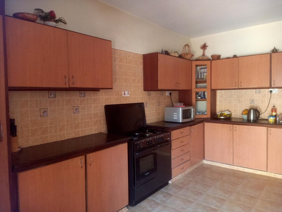 5 Bed Townhouse with En Suite at Masanduku Lane - 6