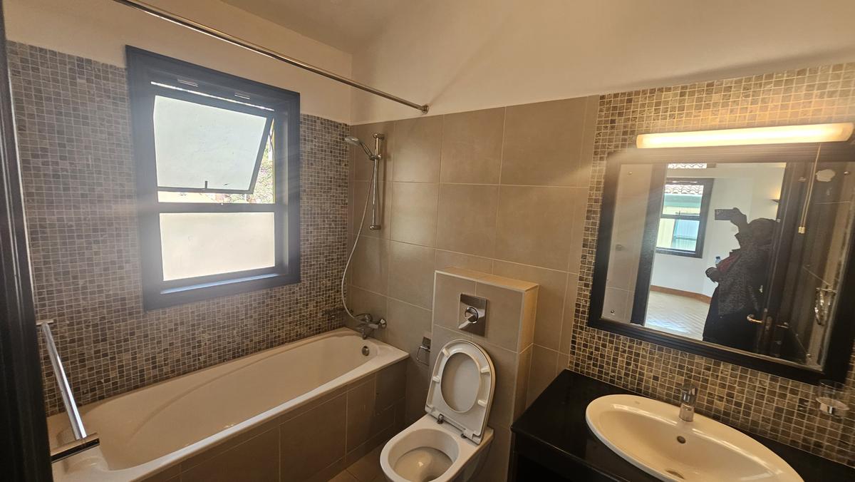 4 Bed Townhouse with En Suite at Kyuna - 12