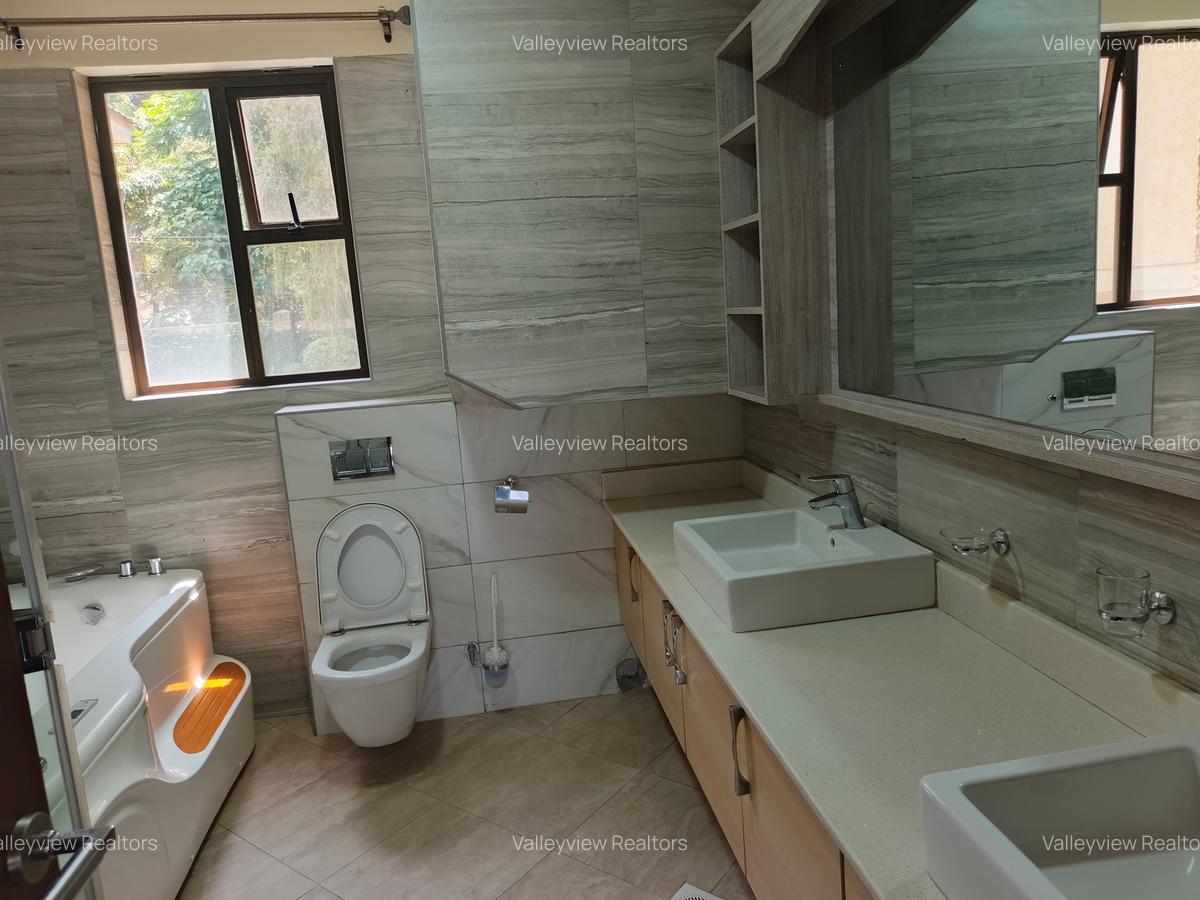 5 Bed Townhouse with En Suite at Lavington - 17