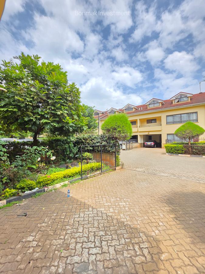 5 Bed Townhouse with En Suite at Lavington Green - 1