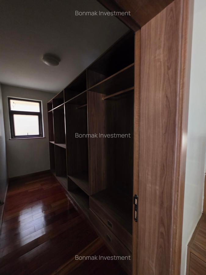5 Bed Townhouse with En Suite at Lavington Green - 17