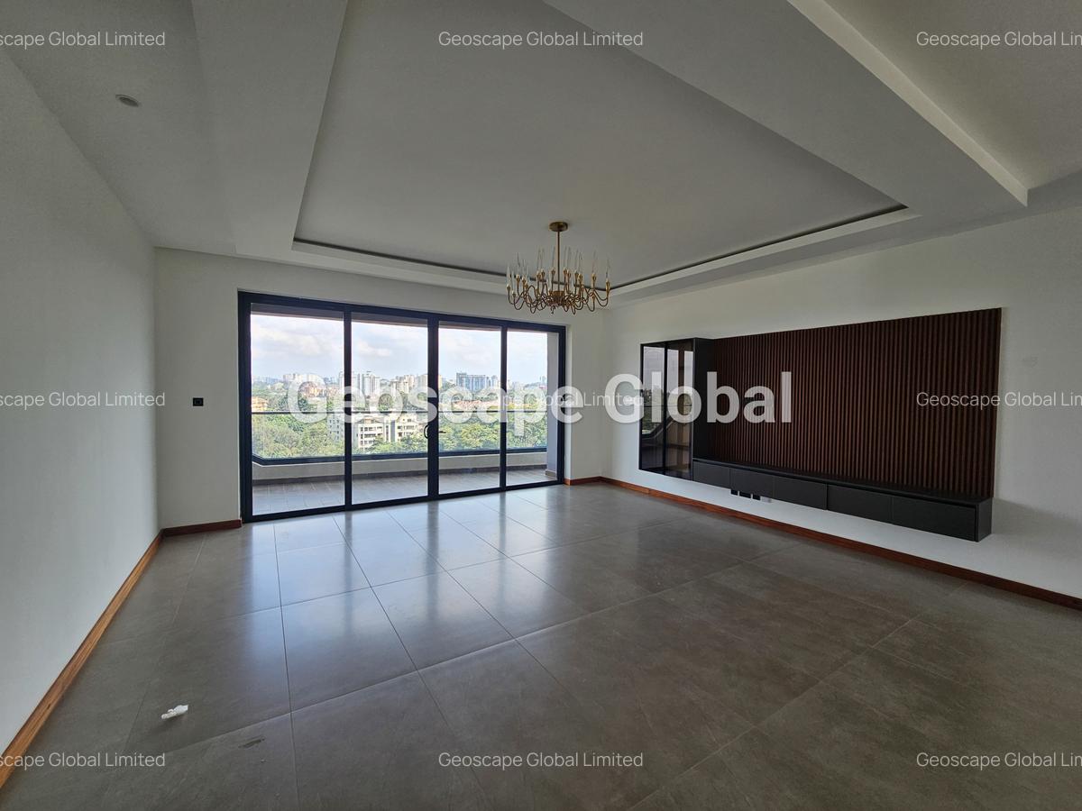 4 Bed Apartment with En Suite in Riverside - 15