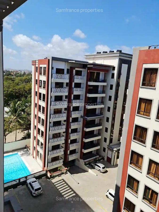 3 Bed Apartment with En Suite at Links Road - 1