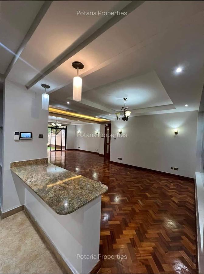 4 Bed Apartment with En Suite in Riverside - 1