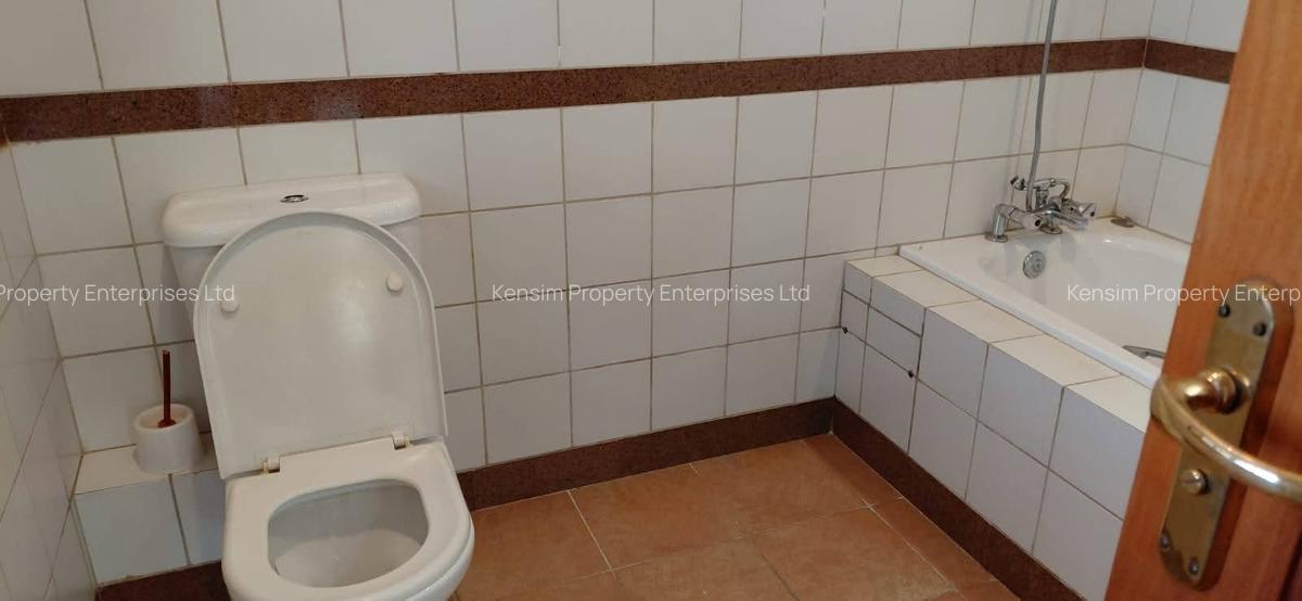 5 Bed Townhouse with En Suite in Runda - 10