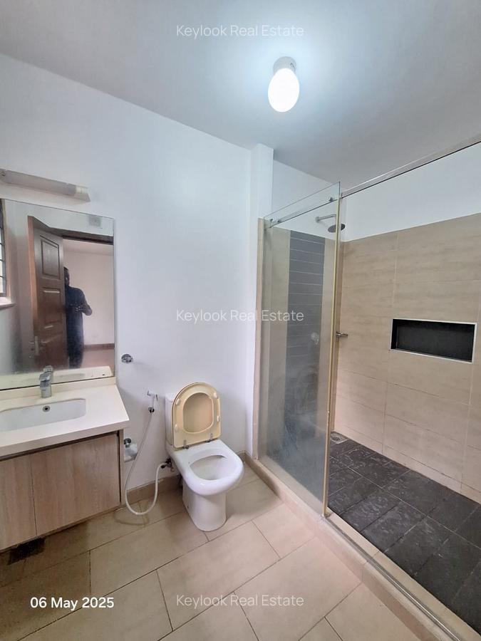 5 Bed Townhouse with En Suite at Lavington - 14