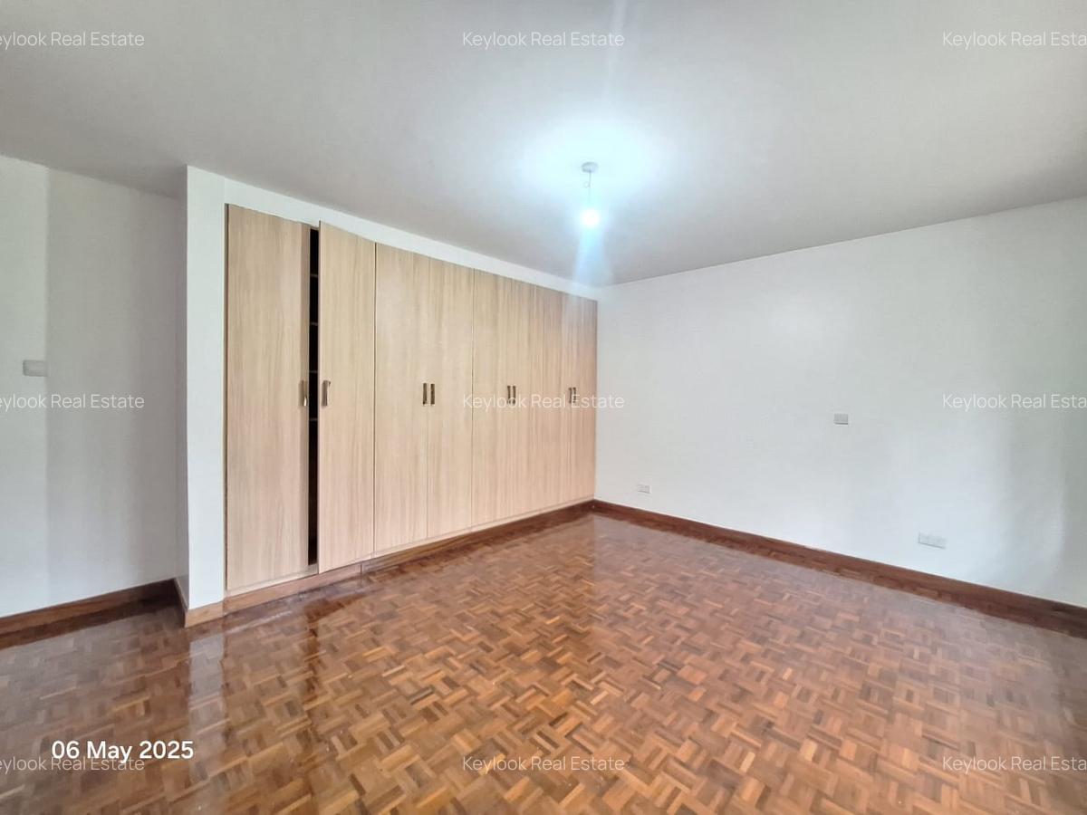 5 Bed Townhouse with En Suite at Lavington - 18
