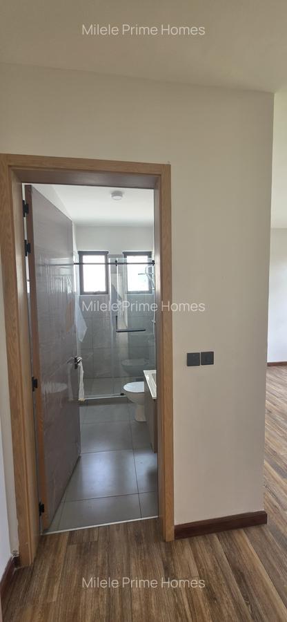 6 Bed Villa with En Suite at Lavington - 17