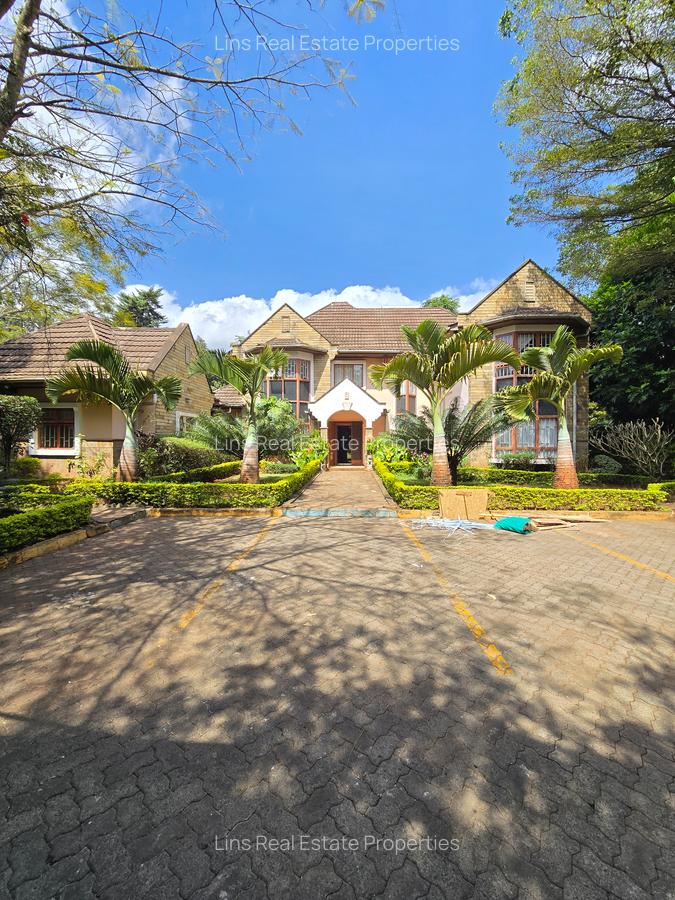 5 Bed Townhouse with En Suite in Runda - 1
