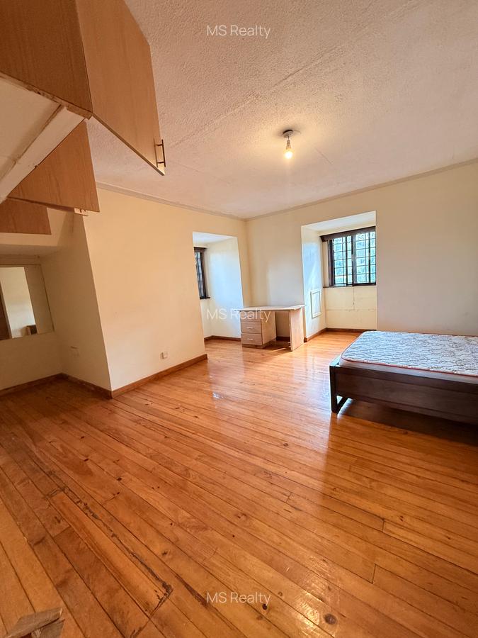 7 Bed House with En Suite in Runda - 20