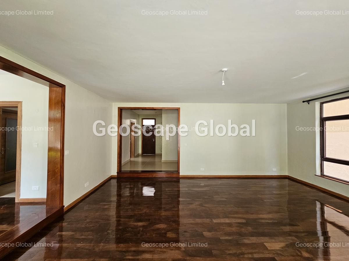 5 Bed House with En Suite in Lavington - 11
