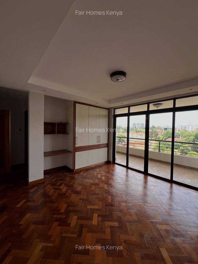 4 Bed Apartment with En Suite at Riverside Drive - 14