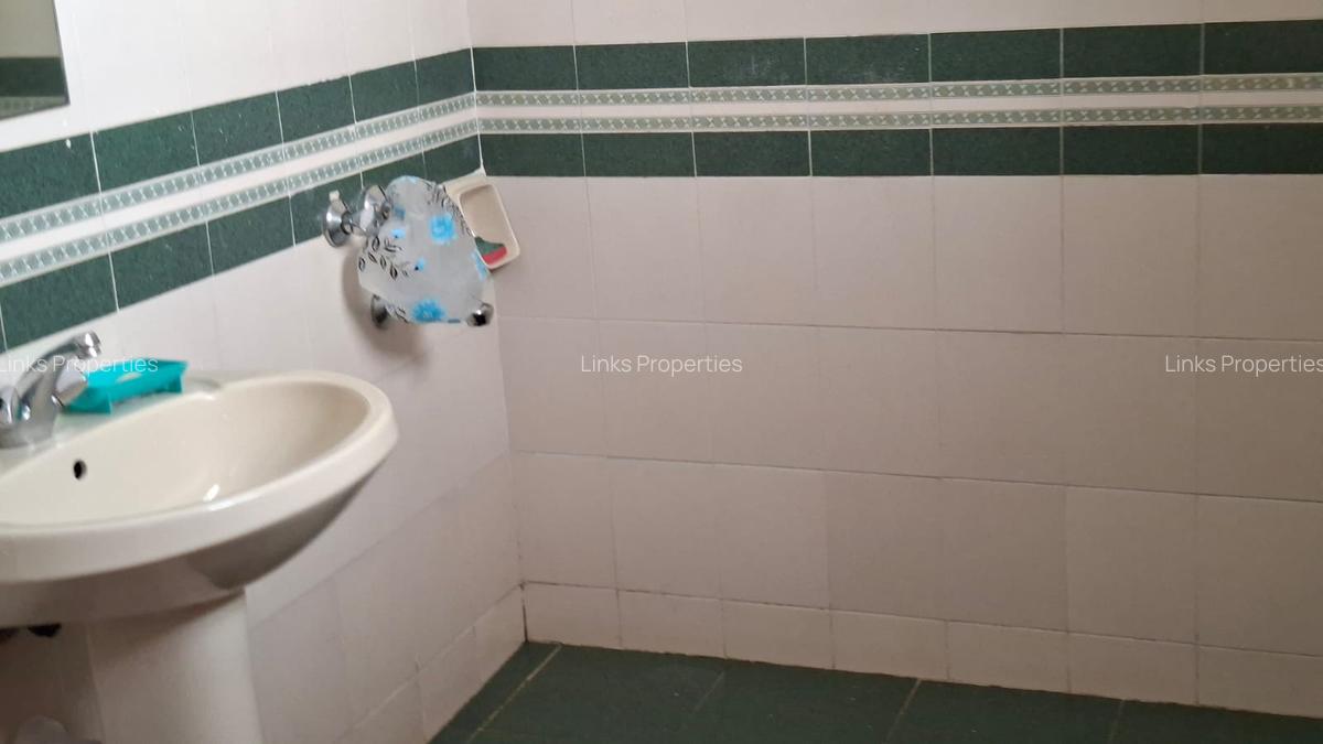 4 Bed Townhouse with En Suite at Lavington - 6