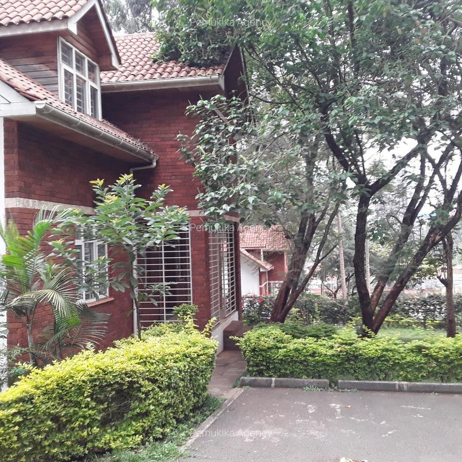 5 Bed House with En Suite at Rosslyn - 3