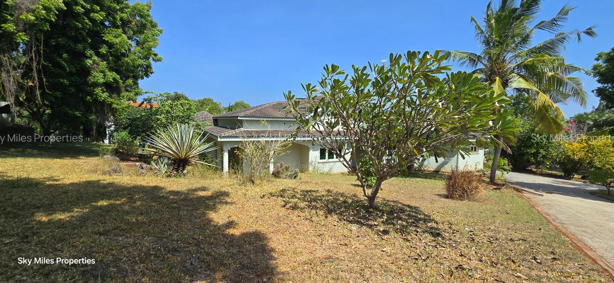 5 Bed Villa with En Suite at Vipingo - 16