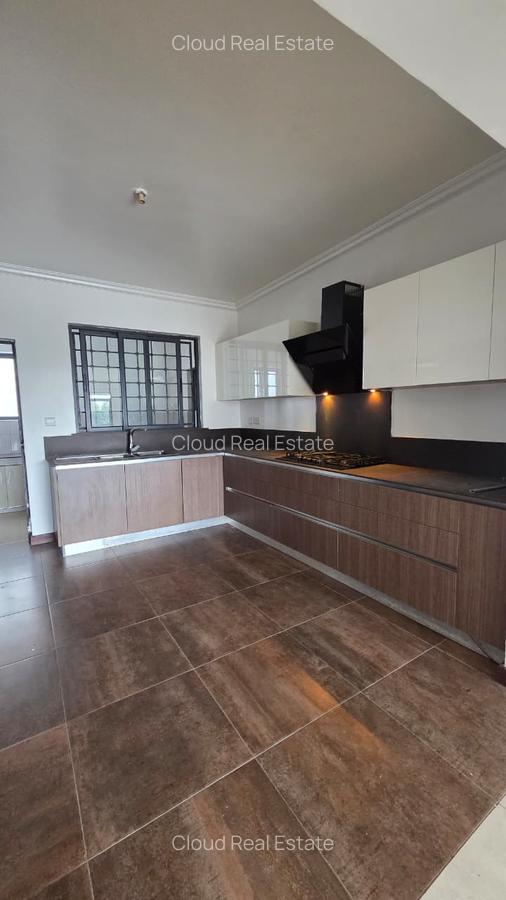 3 Bed Apartment with En Suite in Parklands - 19