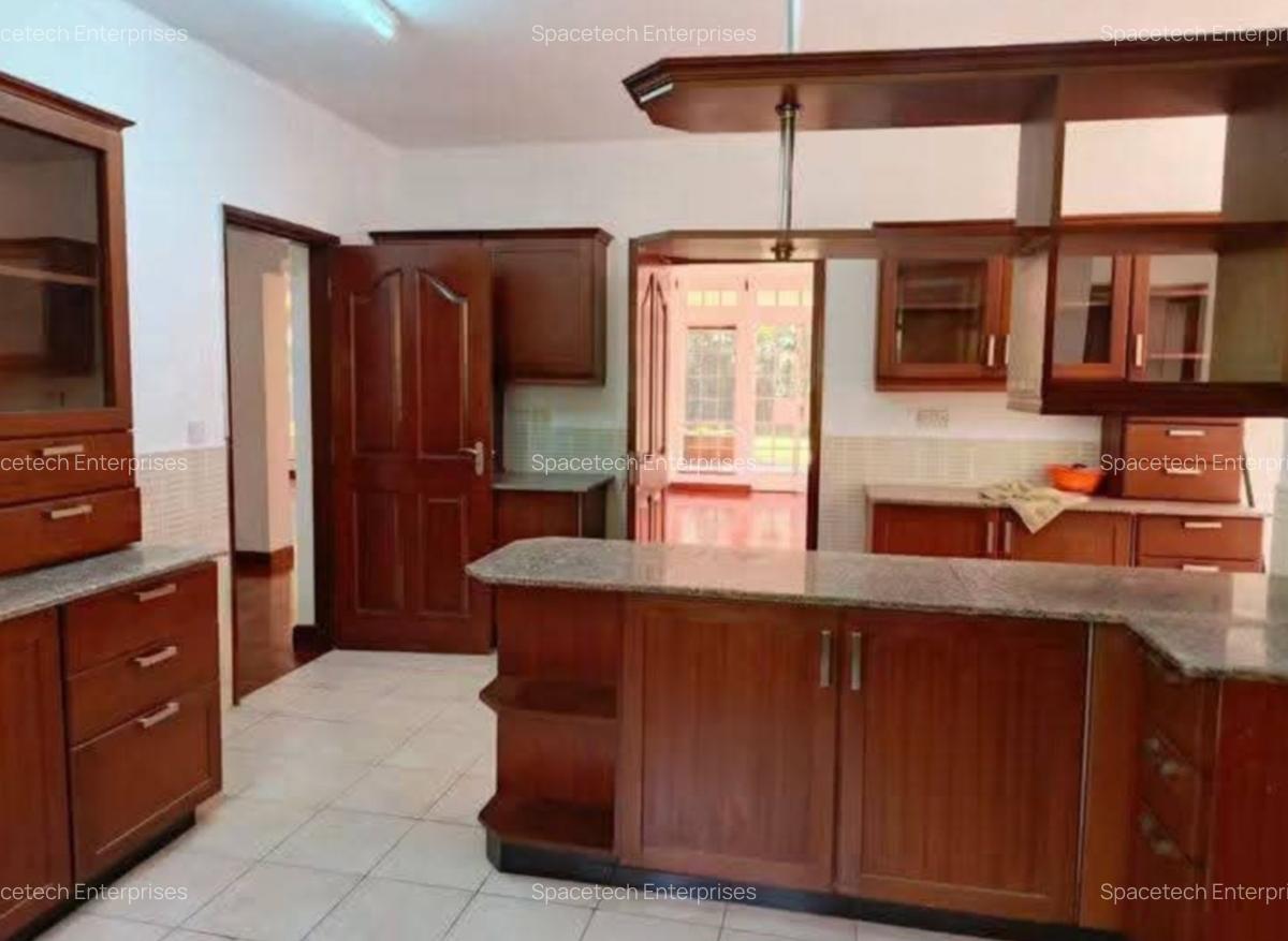 5 Bed Townhouse with En Suite in Rosslyn - 17