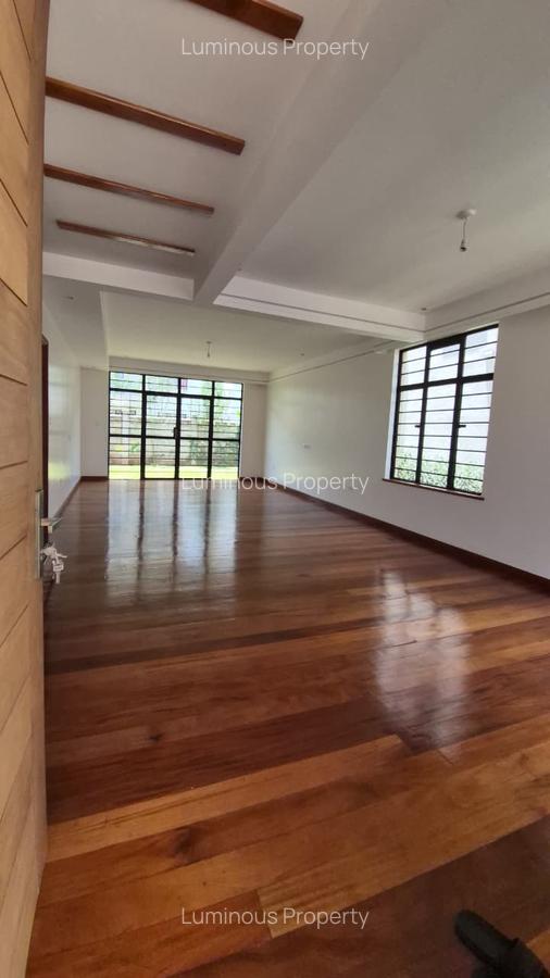 4 Bed House with En Suite at Membley - 20