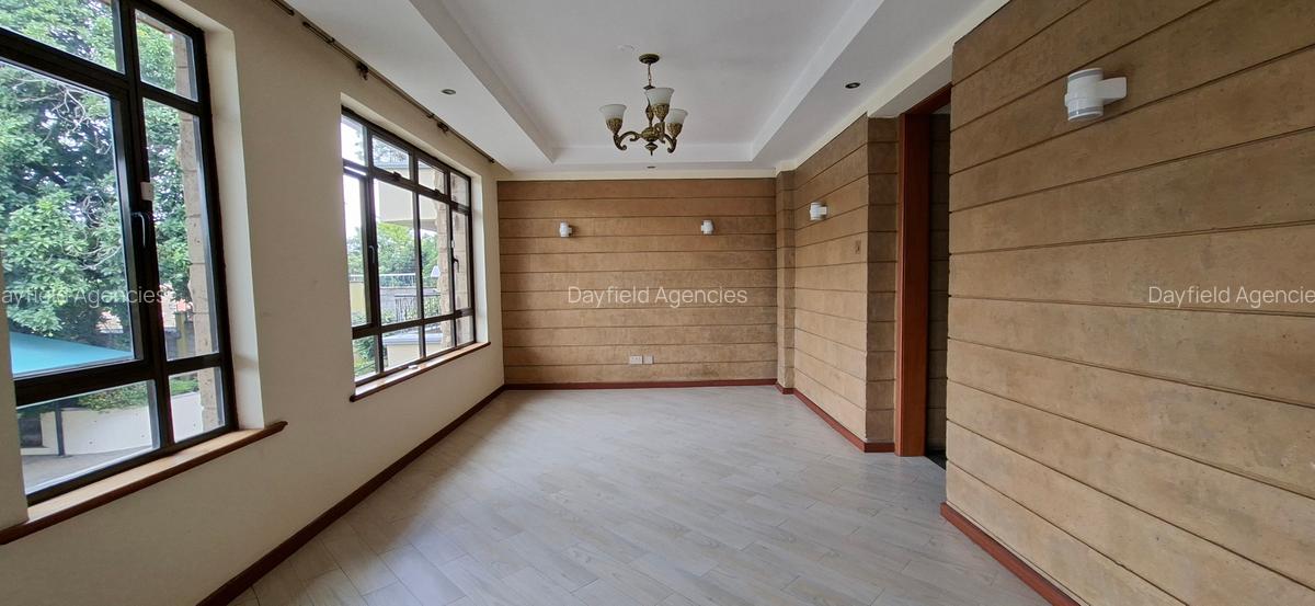 5 Bed House with En Suite in Lavington - 3