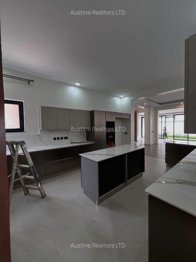 5 Bed Villa with En Suite in Lavington - 2
