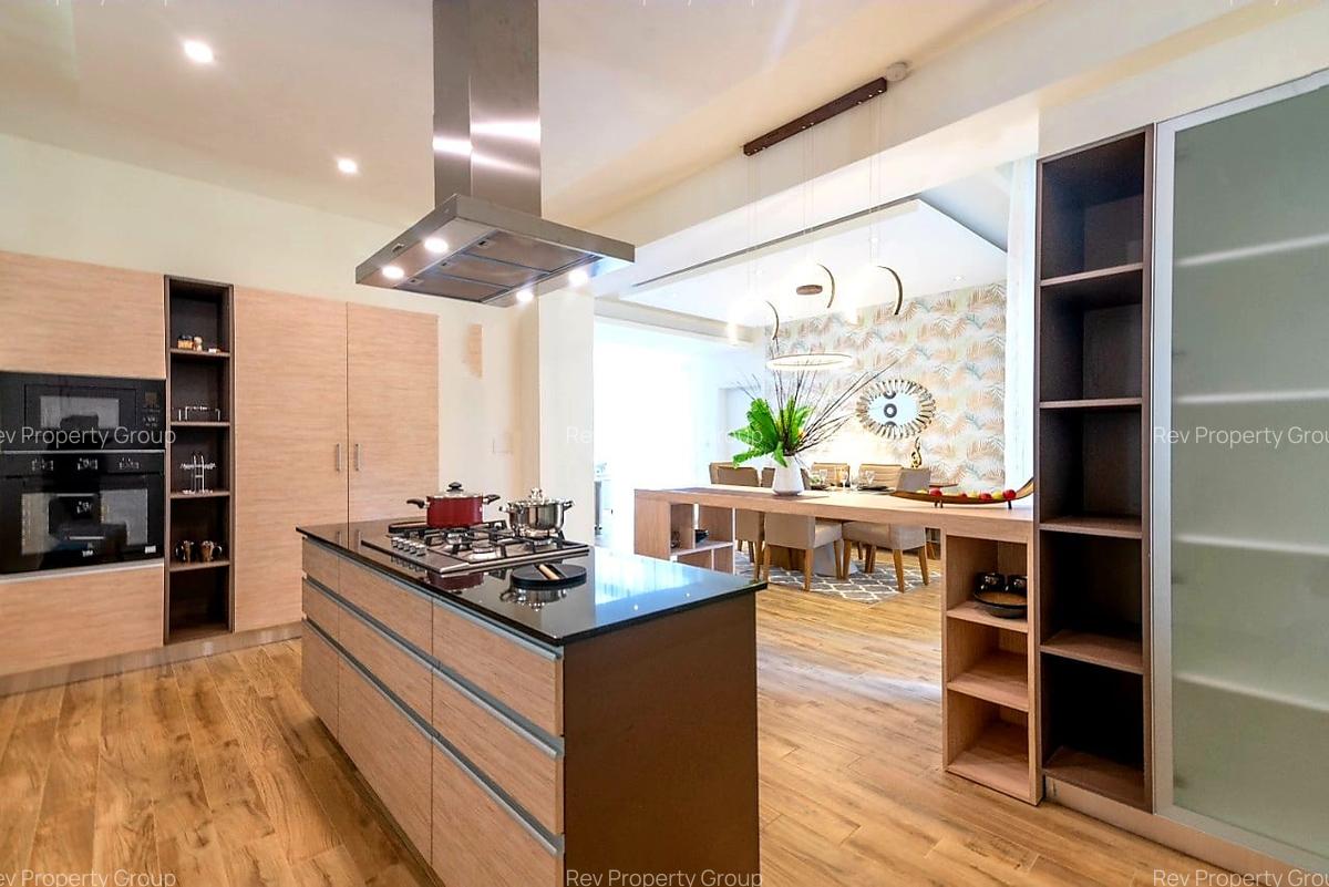 3 Bed Apartment with En Suite in Riverside - 4