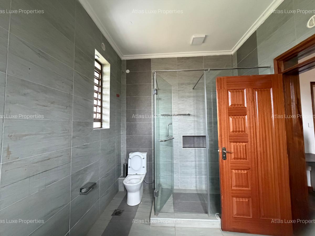 5 Bed House with En Suite at Mushroom Gardens - 12