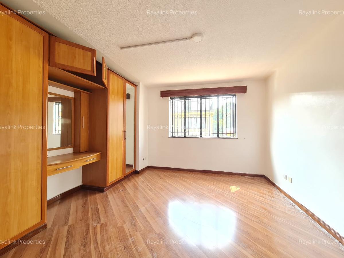 4 Bed Townhouse with En Suite at Off Brookside Drive - 9