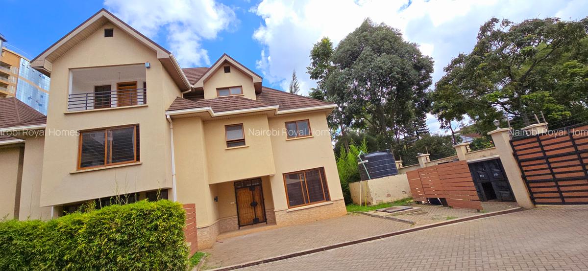 5 Bed Townhouse with En Suite at Lavington Green - 1