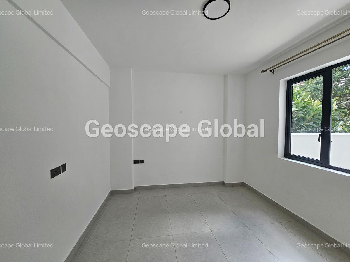 3 Bed Apartment with En Suite in Brookside - 4