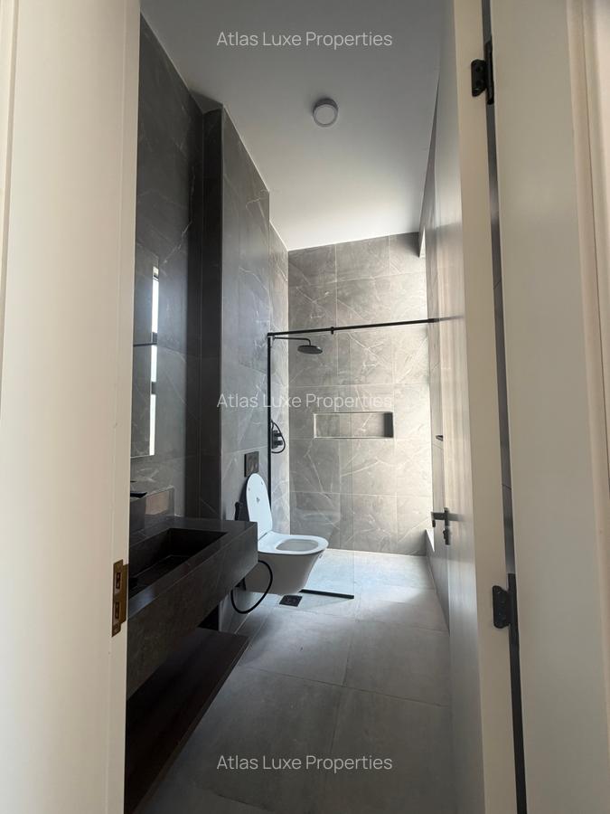 5 Bed Townhouse with En Suite at Old Runda - 4
