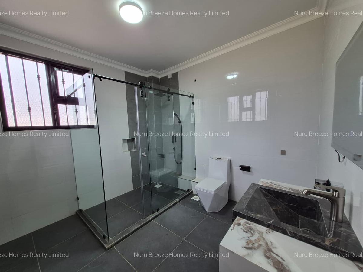 5 Bed House with En Suite in Runda - 18