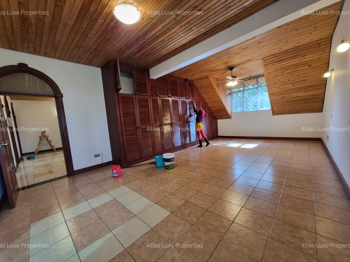 4 Bed Townhouse with En Suite at Rosslyn - 5