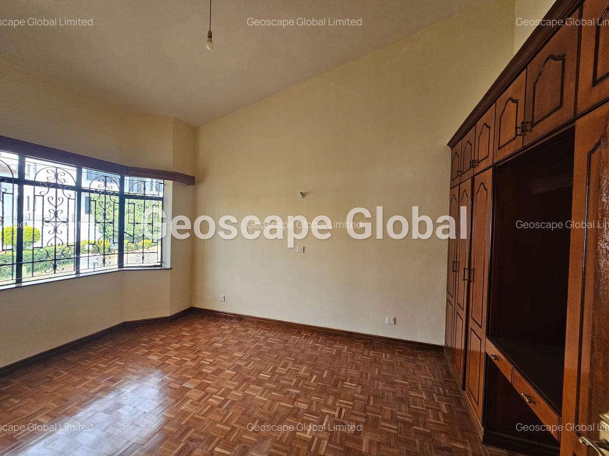 5 Bed House with En Suite in Riverside - 7