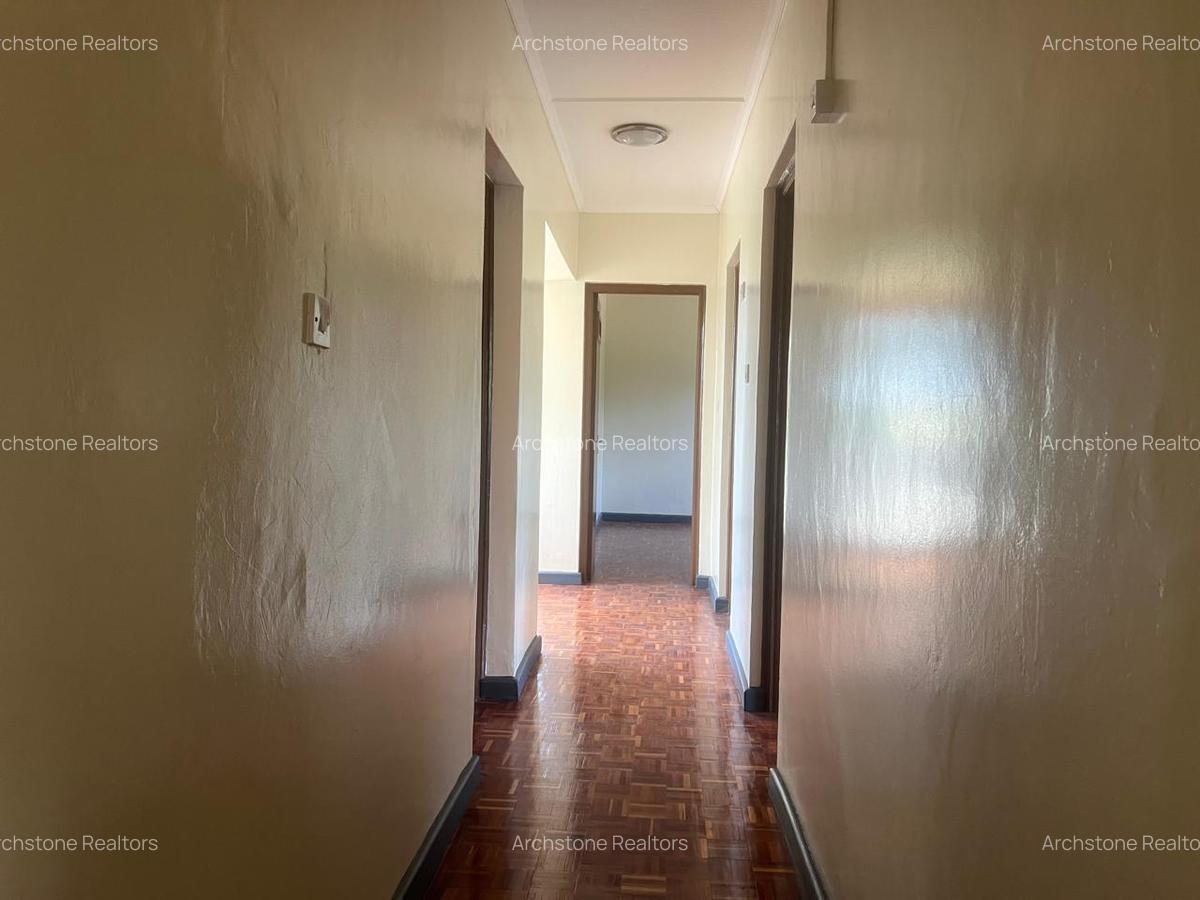 5 Bed House with En Suite in Runda - 10