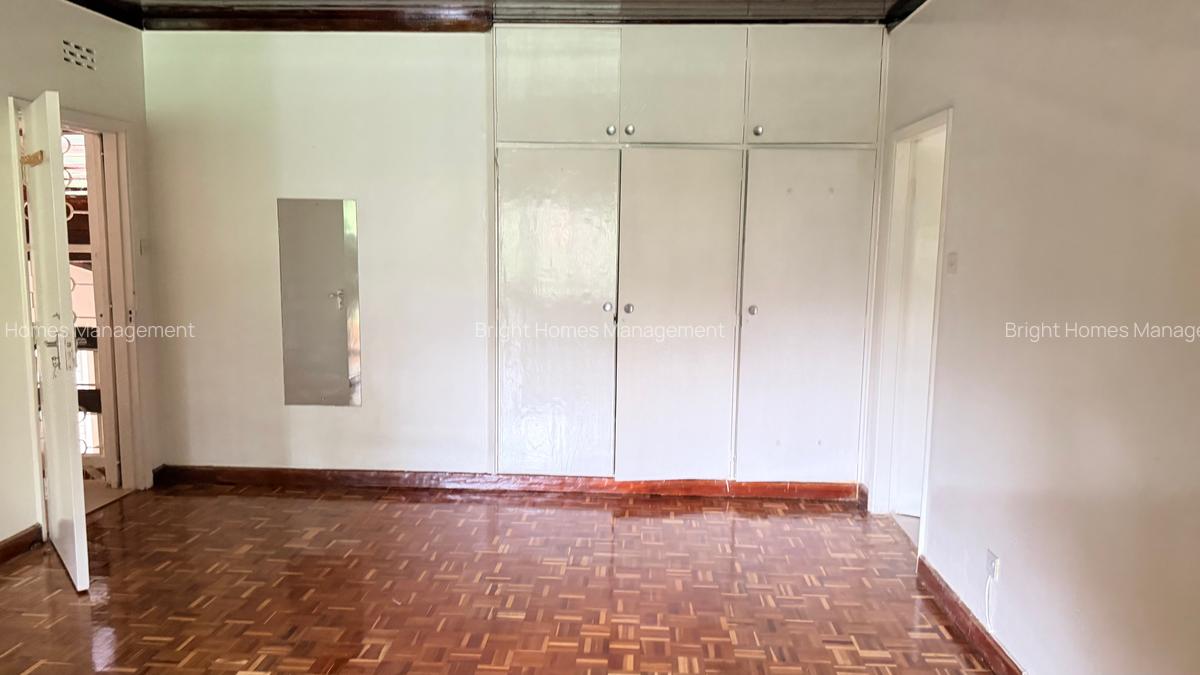 5 Bed House with En Suite in Lavington - 18