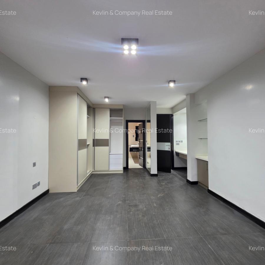 3 Bed Apartment with En Suite in Riverside - 13