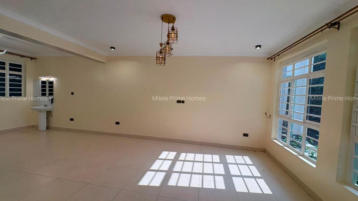 4 Bed Villa with En Suite at Garden Estate - 4