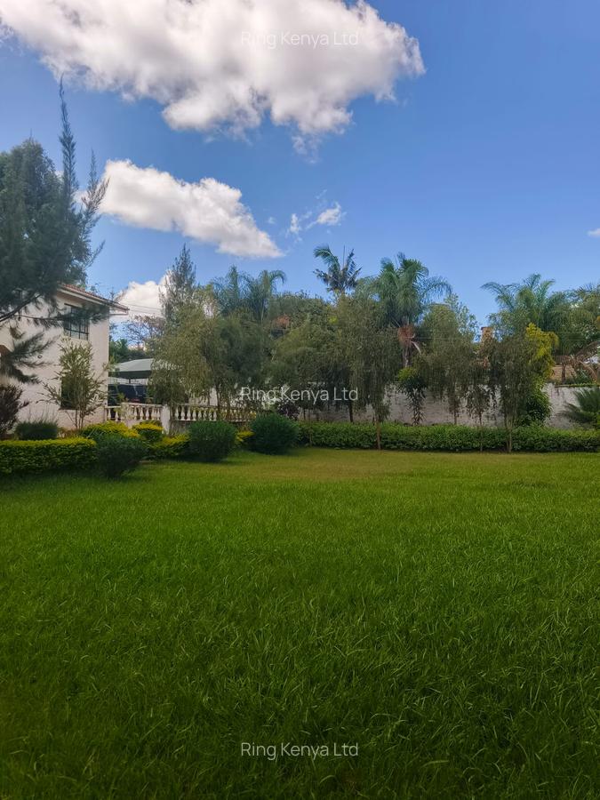 5 Bed House with Garden in Ridgeways - 2