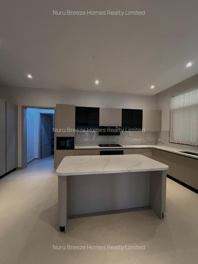 5 Bed Townhouse with En Suite in Lavington - 19