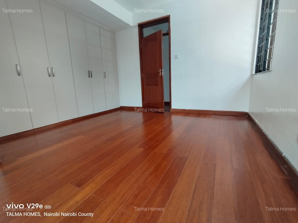 5 Bed Townhouse with En Suite at Lavington - 13