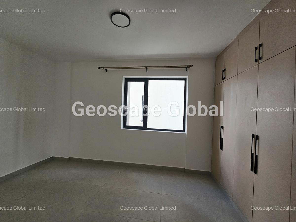 2 Bed Apartment with En Suite in Brookside - 4