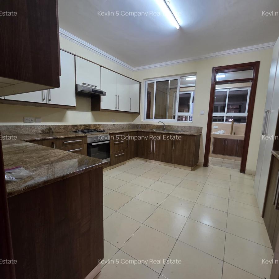 3 Bed Apartment with En Suite in Riverside - 2