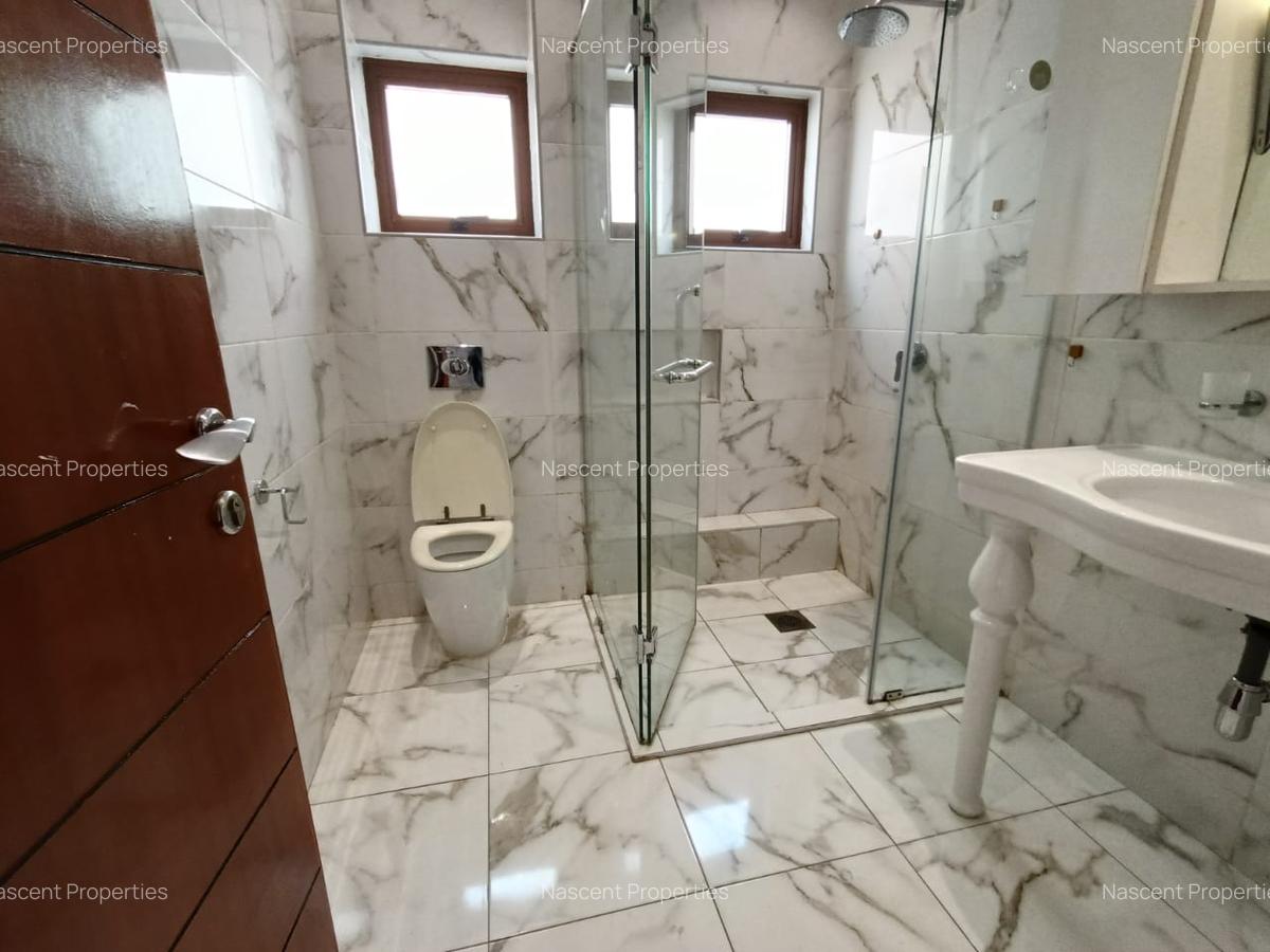 5 Bed Villa with En Suite in Lavington - 6