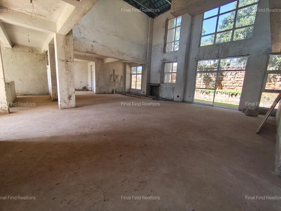 5 Bed House with En Suite in Runda - 10