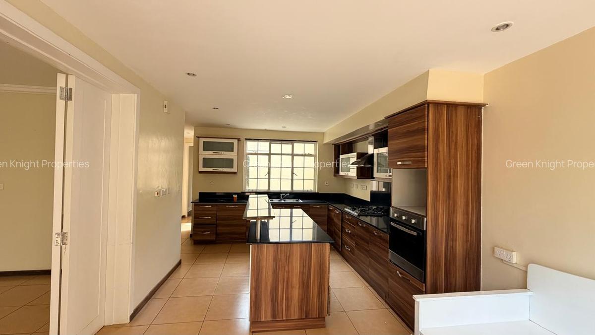 5 Bed House with En Suite in Spring Valley - 4