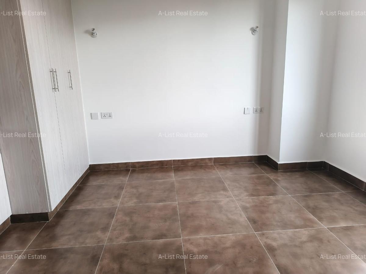 3 Bed Apartment with En Suite at 2Nd Avenue - 18