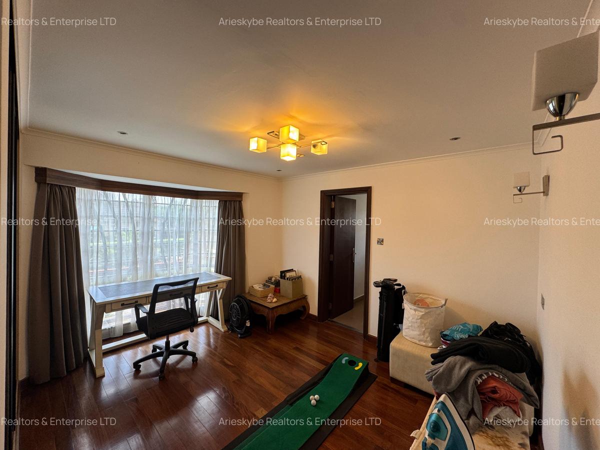 5 Bed Villa with En Suite in Runda - 12