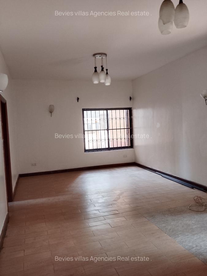 5 Bed Townhouse with En Suite at Parklands - 3