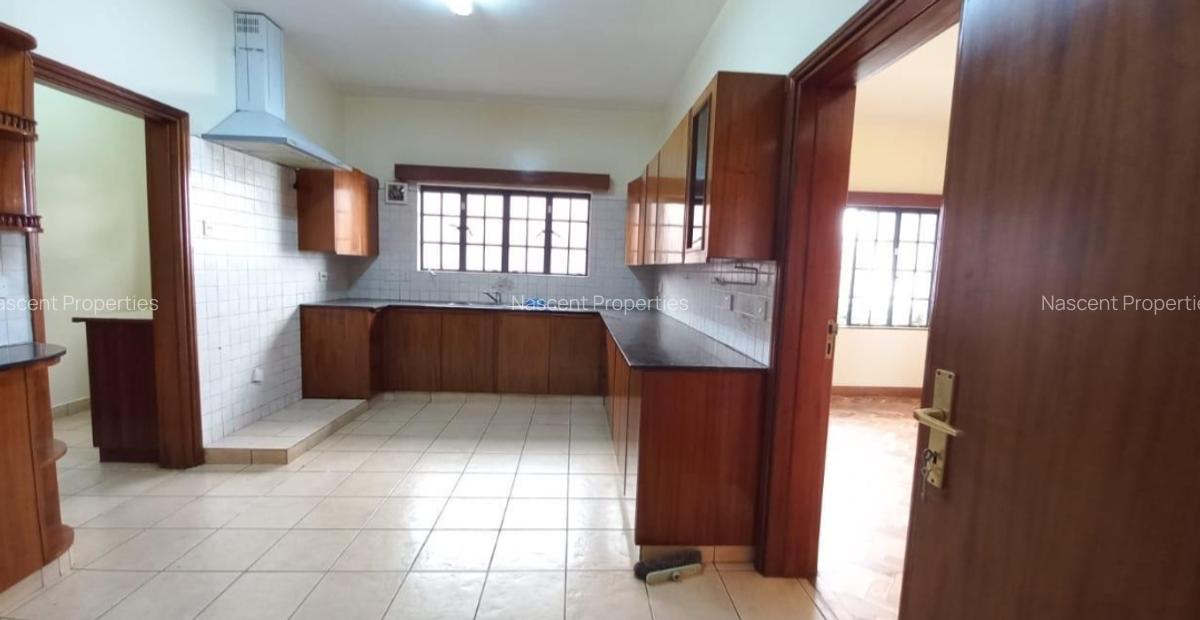 4 Bed Townhouse with En Suite in Spring Valley - 3