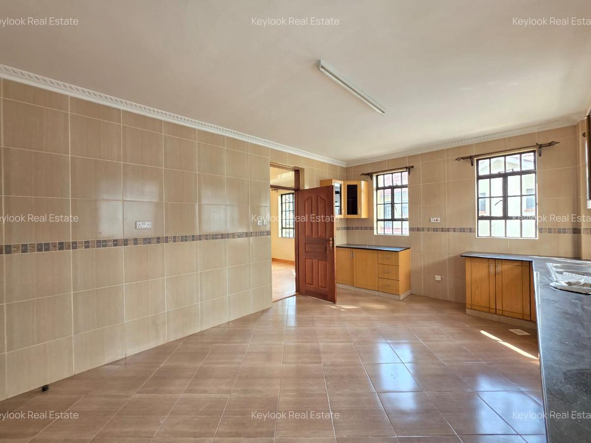 5 Bed Townhouse with En Suite at Othaya Road - 4